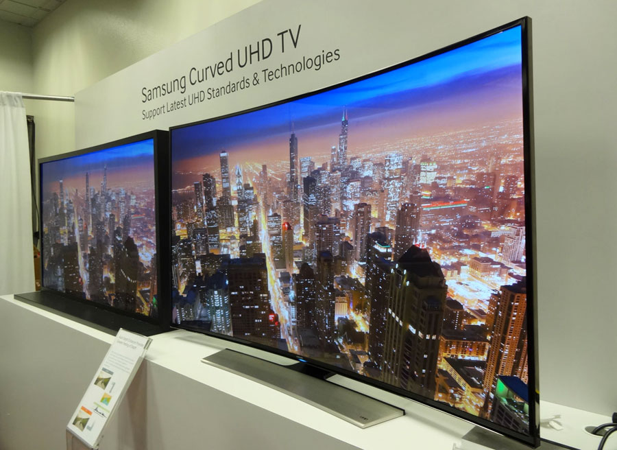 Choosing Flat or Curved TVs - All You Need to Know 