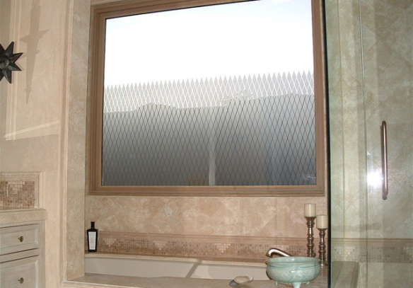 Top 6 Tips to Renovate Your Bathroom With Frosted Glass
