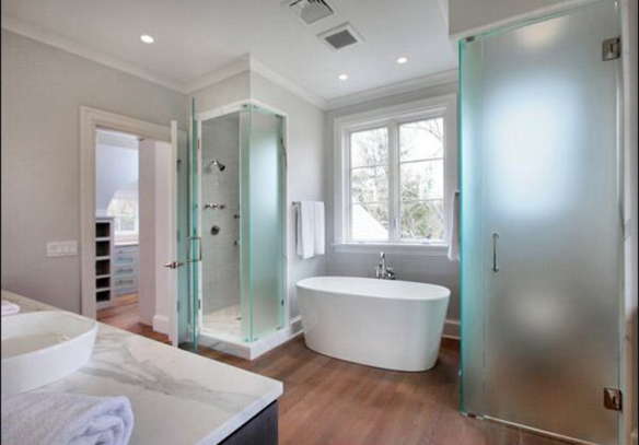 Top 6 Tips to Renovate Your Bathroom With Frosted Glass